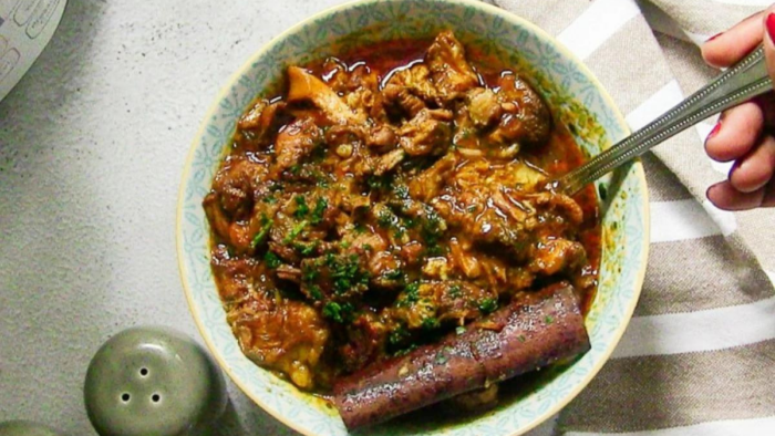  A bowl of stew made of lamb.